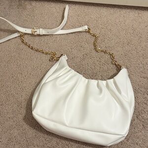 Chic White Shoulder Bag with Gold Chain